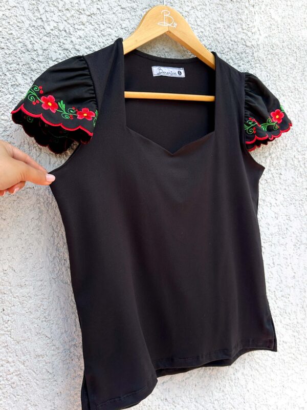 Blusa Lindura Negra