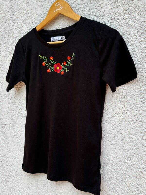 Polera Rosas en Flor Negra