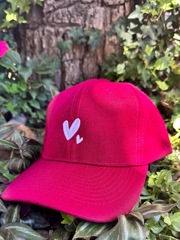 Gorra Guinda Doble Corazón