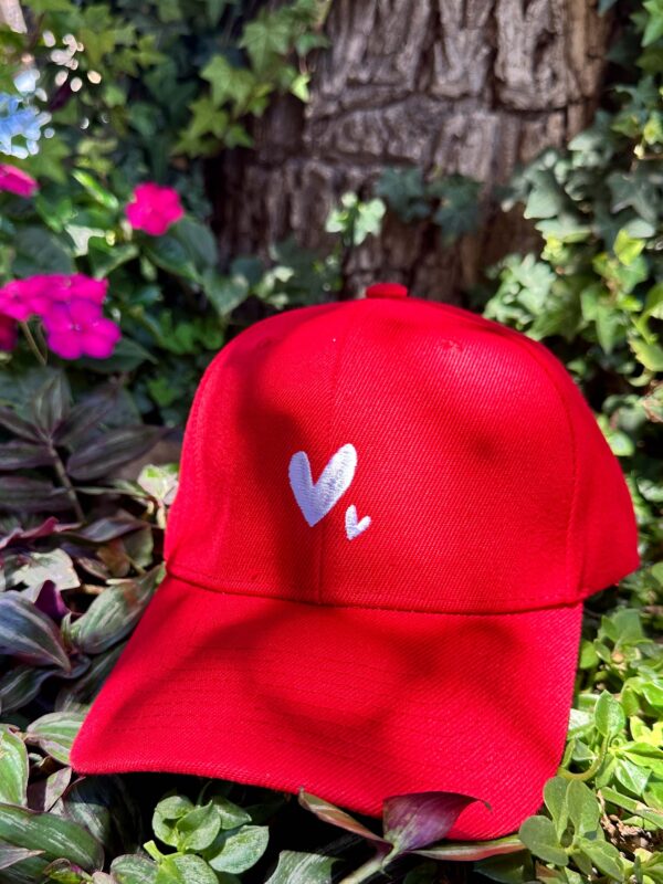 Gorra Roja Doble Corazón