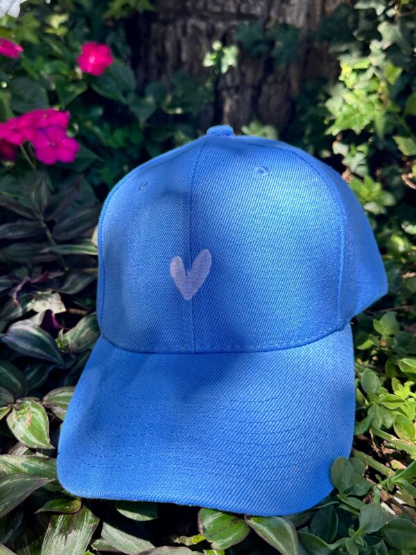 Gorra Celeste Corazón Relleno